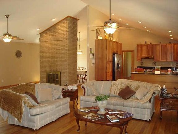 3rd image of 8844 Belisle Ct