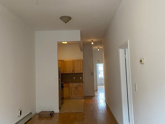 5th image of 537 Gates Ave #3