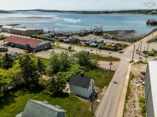 7 Pearl St, Yarmouth, NS B5A 3M4