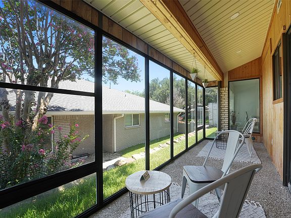 2nd image of 9677 Fallbrook Dr