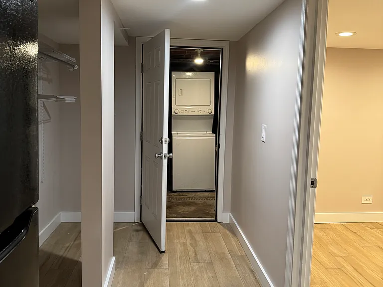 2724 W Rascher Ave — Photo 11