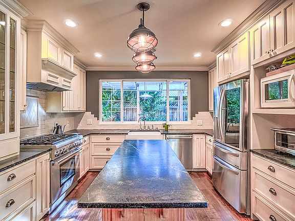 3rd image of 1005 Minnesota Ave