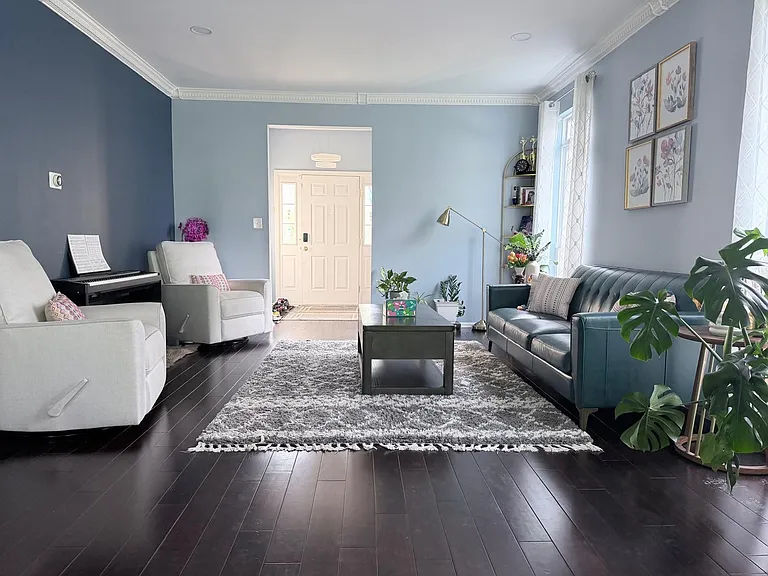135 Marion Dr — Photo 3