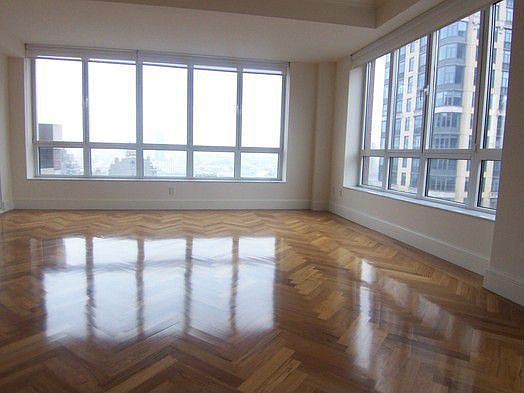 2nd image of 505 W 37th St Ph 7
