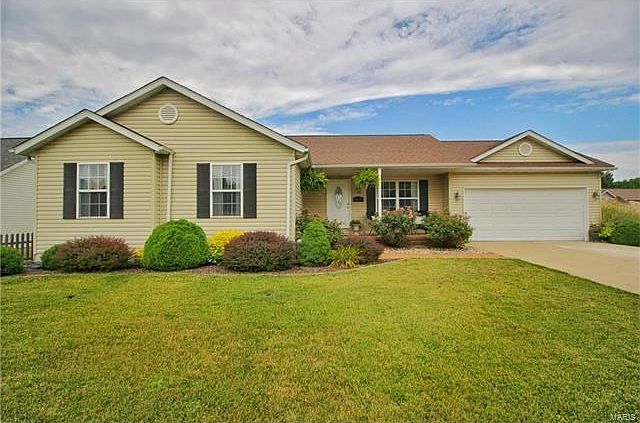 1st image of 411 E Donnewald St