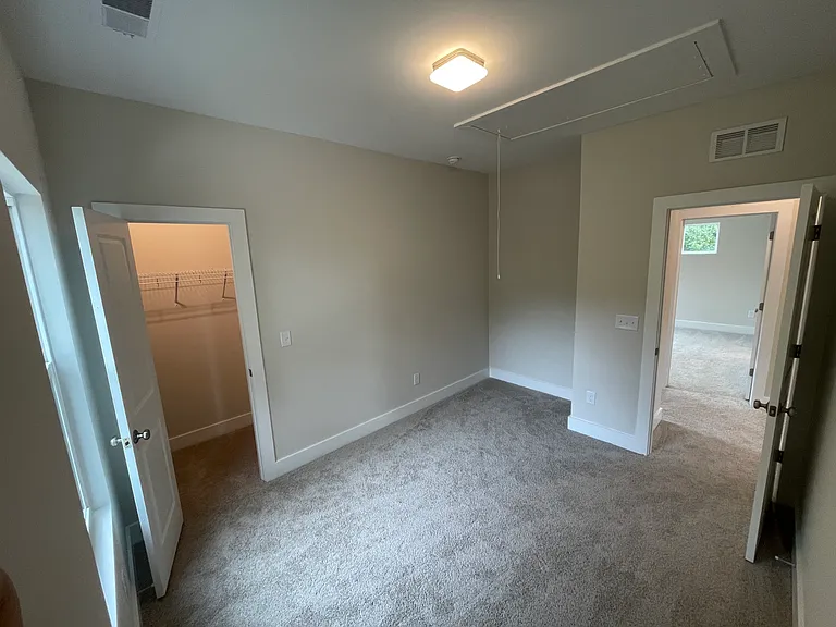 106 N Benjamine St — Photo 32