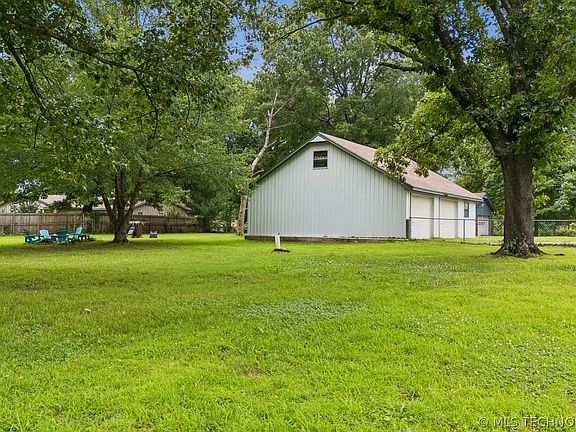 3rd image of 21585 S Glenwood Dr