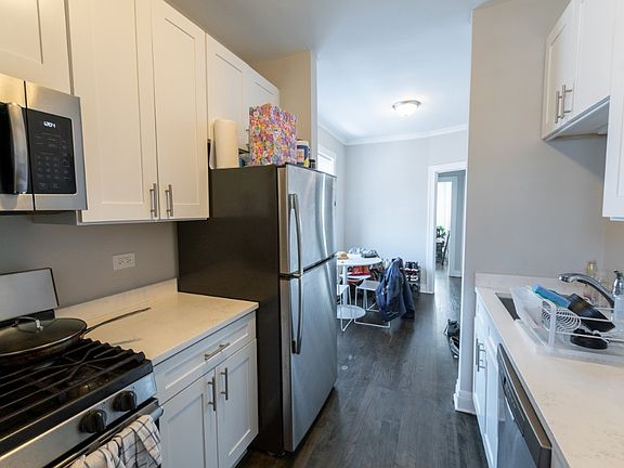 2nd image of 3124 W Eddy St #3