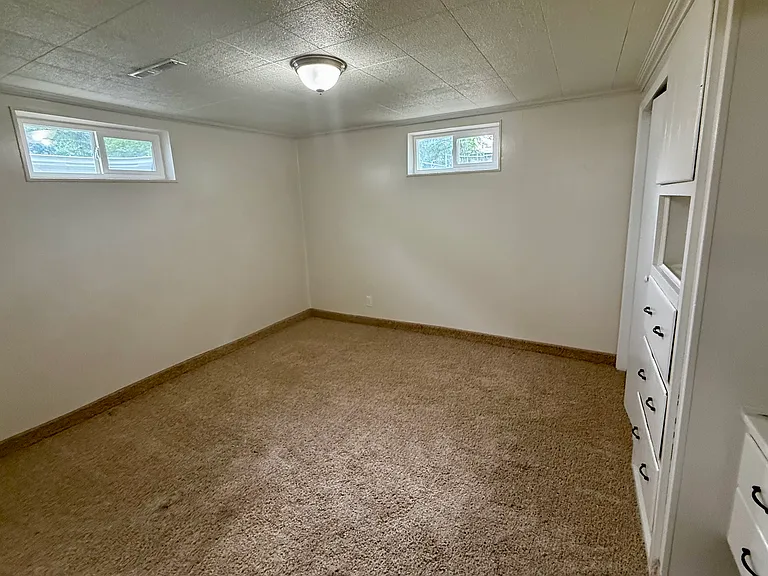 883 N 1000 E — Photo 19