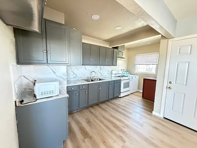 405 N Gold Canyon St — Photo 6