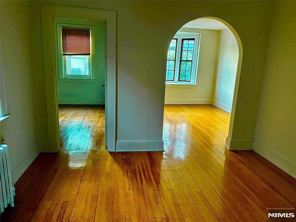1st image of 516 Anderson Ave