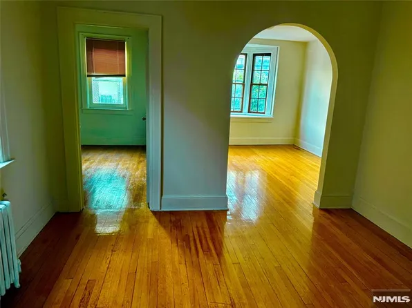 516 Anderson Ave, Cliffside Park, NJ 07010