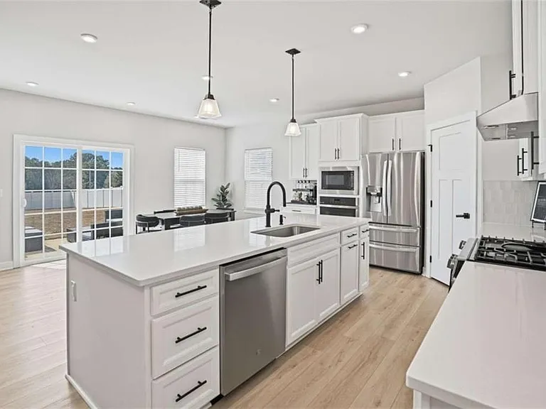 305 Meuse Ln — Photo 5