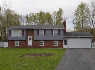 93 Ann Marie Dr, Rochester, NY 14606