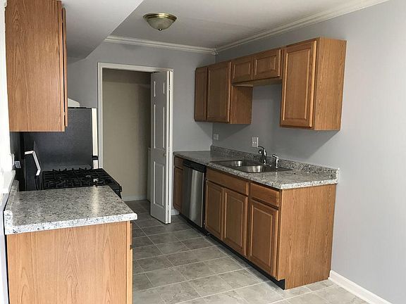 4th image of 1858 Stockton Dr #1858