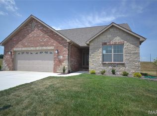 4409 Devin Dr, Smithton, IL 62285