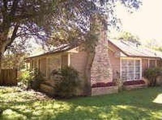 725 N Cockrell Hill Rd, Desoto, TX 75115
