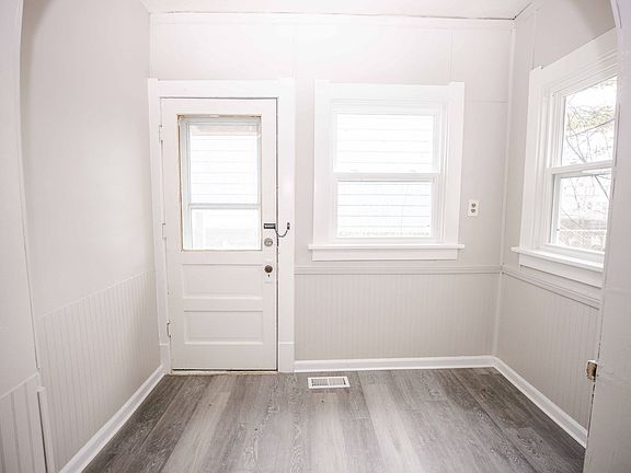 2nd image of 1101 Radcliffe Dr