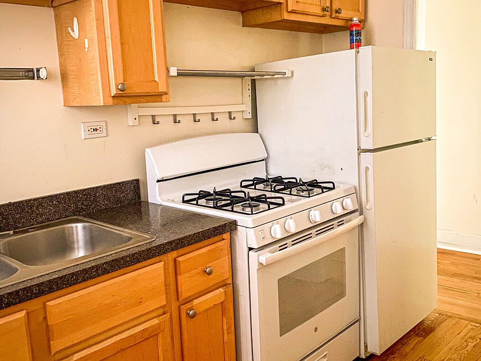 1st image of 4901 N Seeley Ave APT Gdn