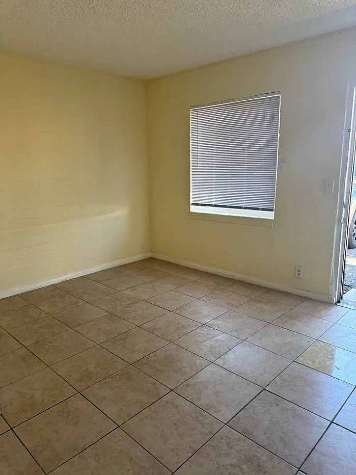 10108 S Figueroa St — Photo 4