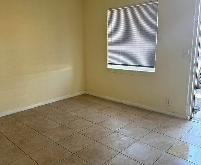 10108 S Figueroa St — Photo 4