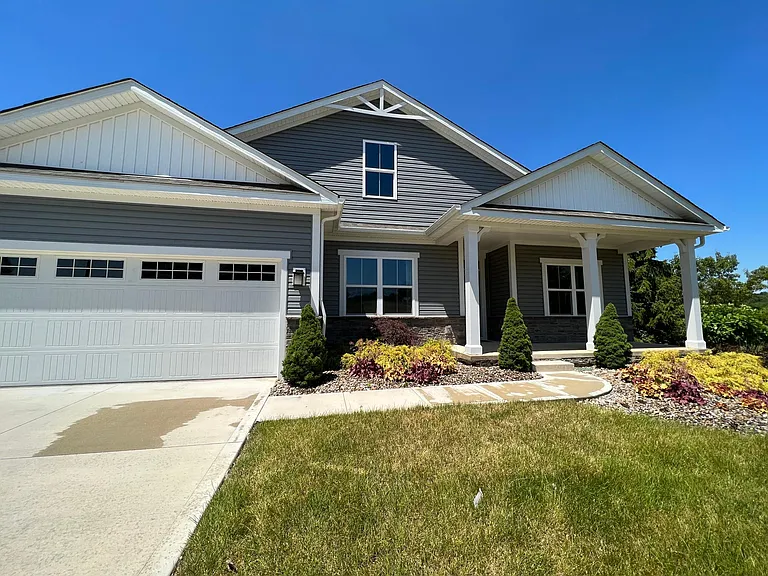 5735 Quarry Lake Dr SE — Photo 2