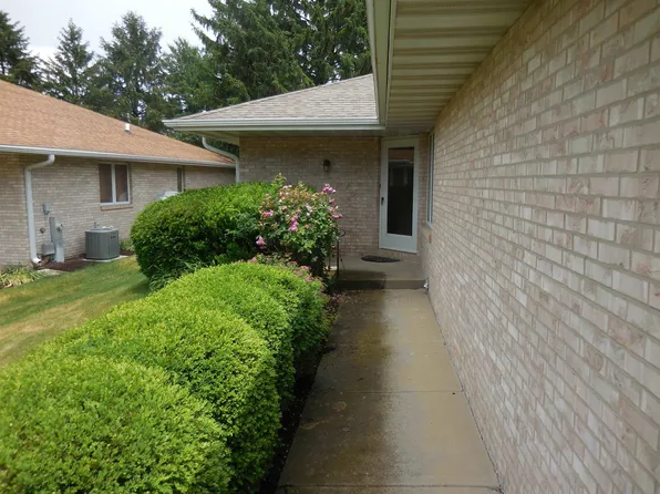 1318 Trainer Rd, Rockford, IL 61108