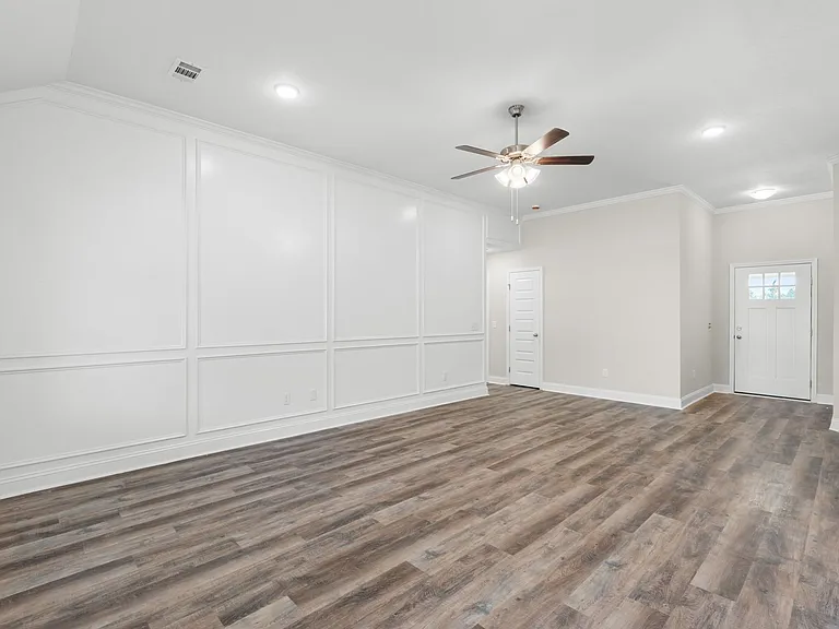 303 Latitude Ln — Photo 16
