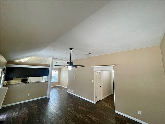 5th image of 625 Main St