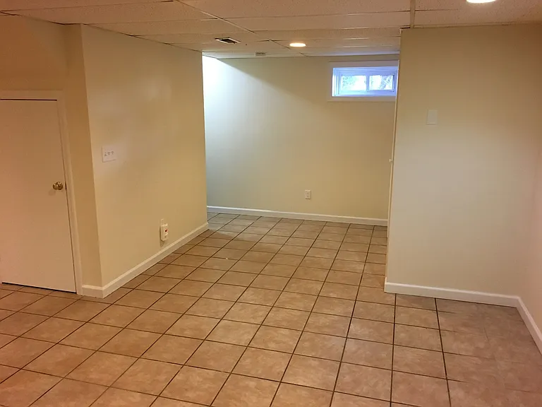 209 Hunyadi Ave — Photo 30