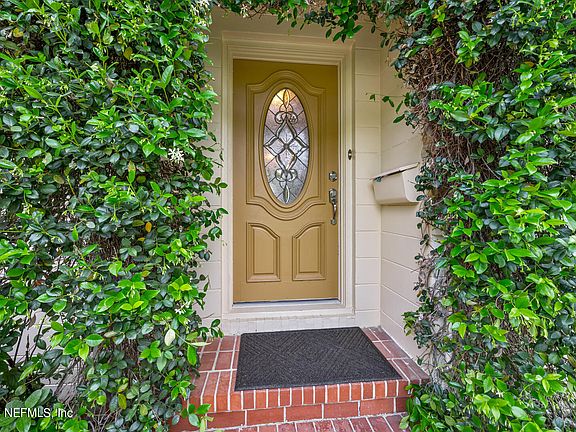 3rd image of 345 BROOKS Circle E