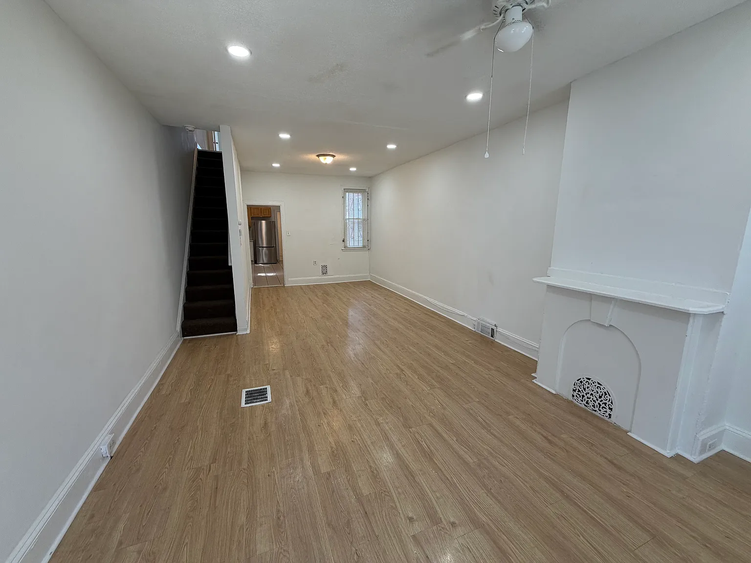 3 bed, 1209 sqft, $1,400 — Photo 2