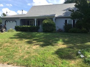 5 Sweetbriar Trl, Howell, NJ 07731