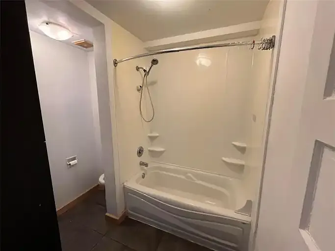 3 bed, 1.0 bath, 1000 sqft, $1,545 — Photo 4