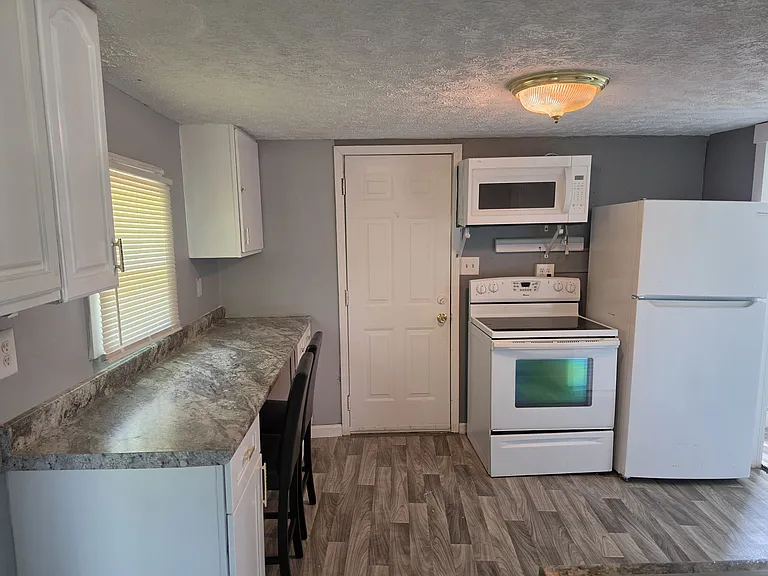 2124 Arthur Ave — Photo 14