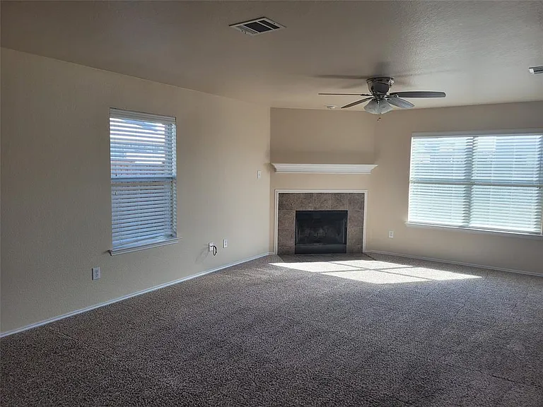 324 Chisholm Trl — Photo 4