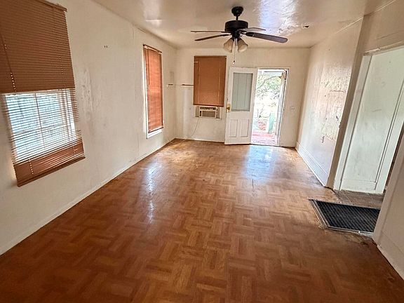 3rd image of 715 W GURLEY Street