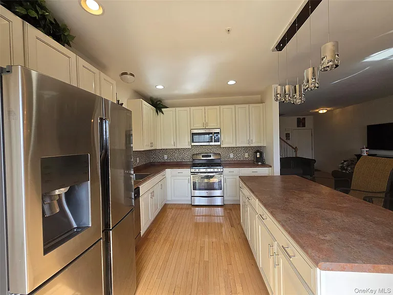 913 Hawthorn Way — Photo 9