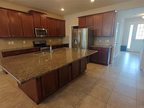 2nd image of 3010 Jardin St