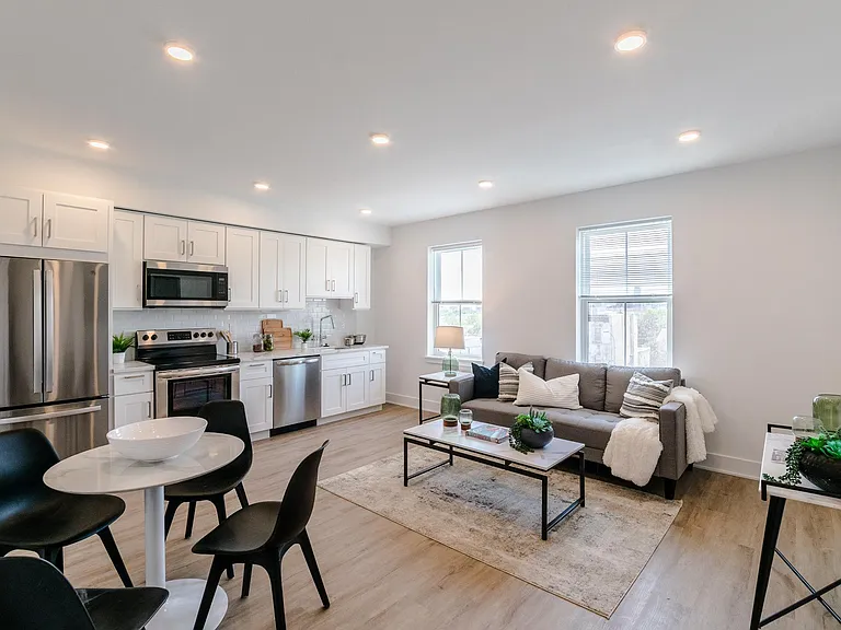 1201 W Girard Ave — Photo 11