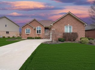 21152 Glenview Ct, Macomb, MI 48044