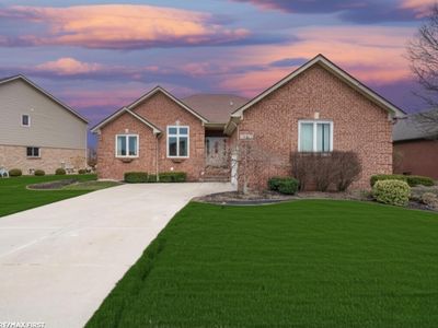 21152 Glenview Ct, Macomb, MI, 48044