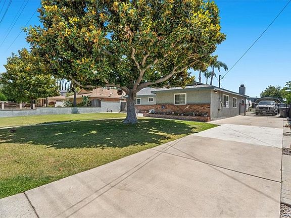 3rd image of 12745 Oaks Ave