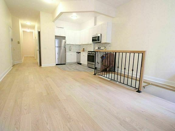 3rd image of 360 W 51st St Office 1