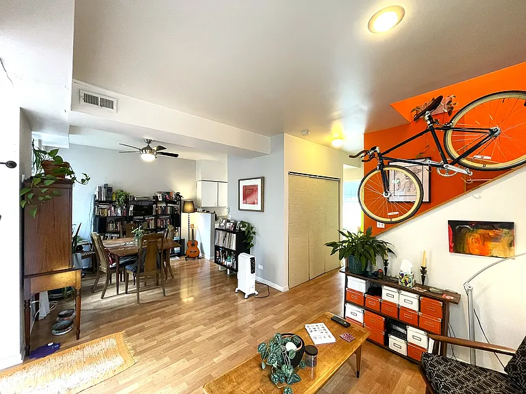 1451 W Huron St #CH — Photo 6
