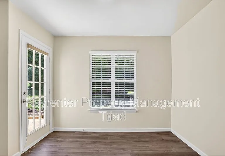 805 Creek Crossing Trl — Photo 13