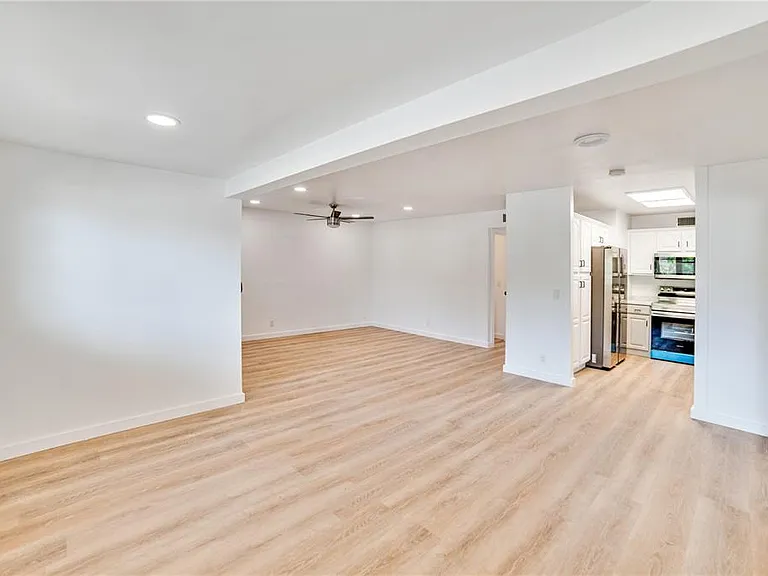 4413 W Rogers Ave — Photo 3