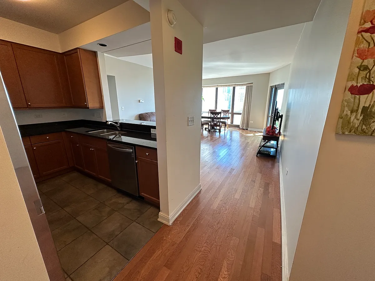 Building Photo - 130 N Garland Ct #1407