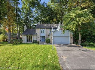 2352 Camron Ct, West Bloomfield, MI 48324