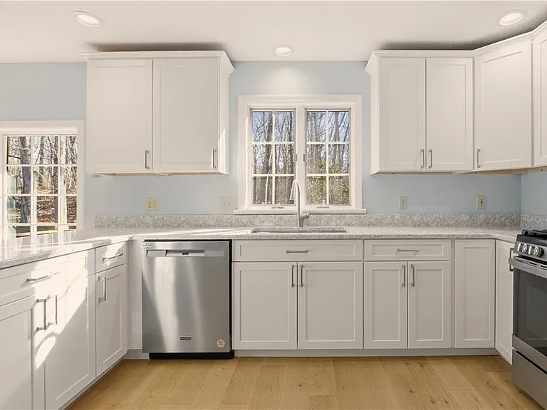 141 Laurel Ridge Ln — Photo 16